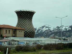 Rize’nin sembolü olduğu öne sürülen  “ince belli çay bardağı”  na