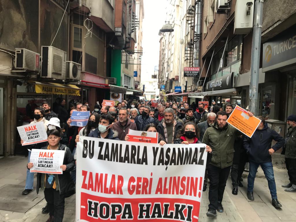 Hopa Halkı zamlara karşı sokaktaydı. Doğal Gaz ve Elektriğe yapılan