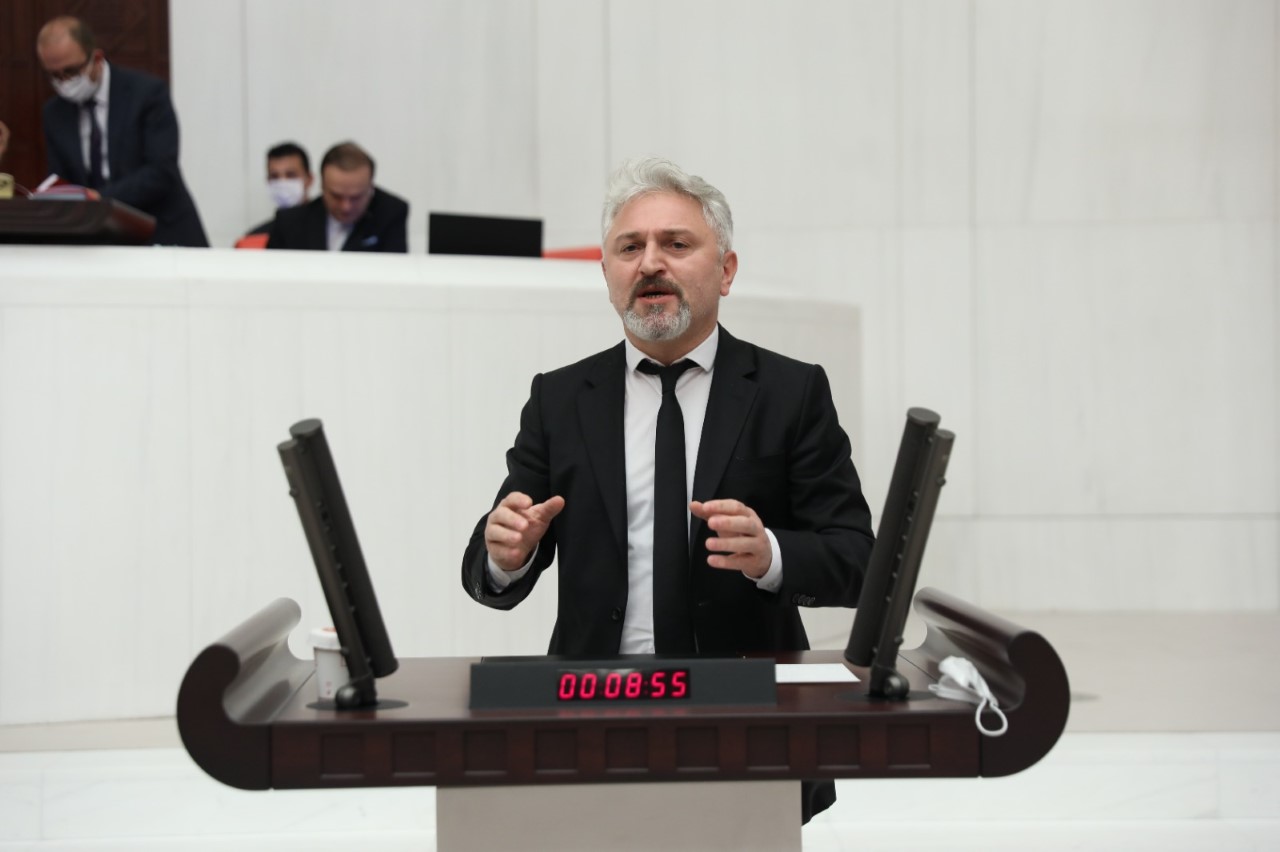 HDP İzmir Milletvekili Murat Çepni elektrik zamlarını TBMM ye taşıdı.