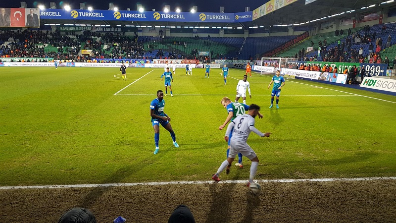 Tek tehlikeli atak son dakika da geldi. Konuk Adana Demirspor
