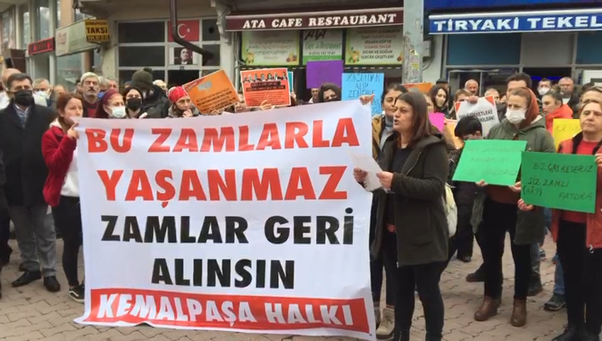 Artvin’in Kemalpaşa ilçesinde zamlara karşı sokağa çıkan yurttaşlar “ülkede kriz,