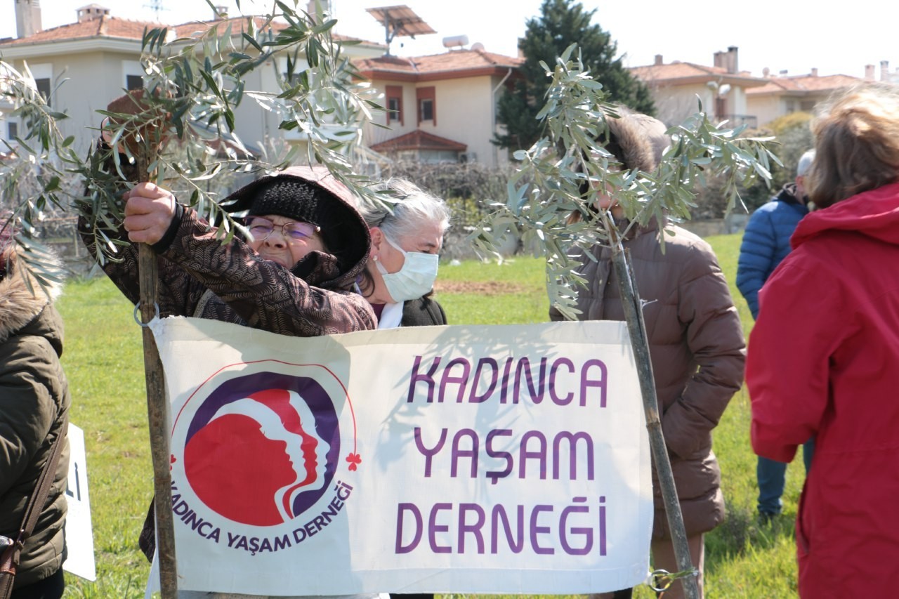 EGEÇEP ve Çeşme Çevre Platformu’nun çağrısıyla zeytinliklerin madenciliğe açılmasının önünü