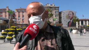 Rizeli çay üreticileri gübrenin fiyatından şikayet etti. Bir kadın üretici,