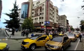 Ardeşen’de Taksicilerle Belediye Başkanı Arasında Tartışma: “Oy İstemeye Geliyorsun, Bize Sahip Çıkmıyorsun” (VideoHaber)