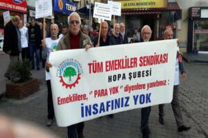 GENÇAĞA KARAFAZLI AKP hükümetinin Emeklilere verdiği zammı Hopa’lı emekliler protesto