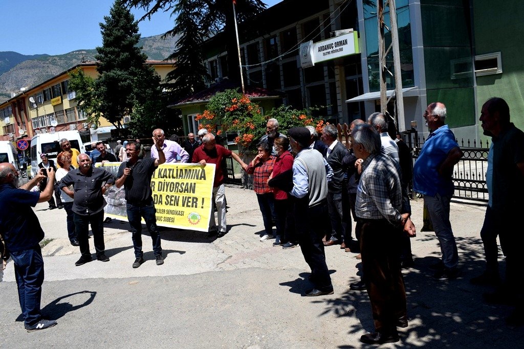 Ardanuç halkı “AKP elini ormanlardan çek”