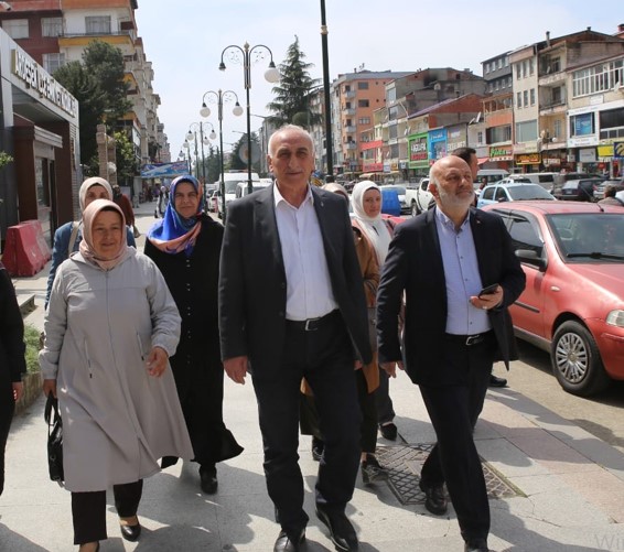 AKP Ardeşen İlçe başkanı kadın kolları başkanı ve belediye başkanı 