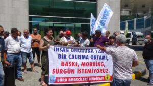 Sarp kapıda mobbing protestosu GENÇAĞA KARAFAZLI KESK’e bağlı Büro Emekçileri