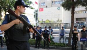 Diyarbakır Büyükşehir Belediyesi’nin önceki kayyımı Münir Karaloğlu’nun, Ordu’dan getirdiği iki