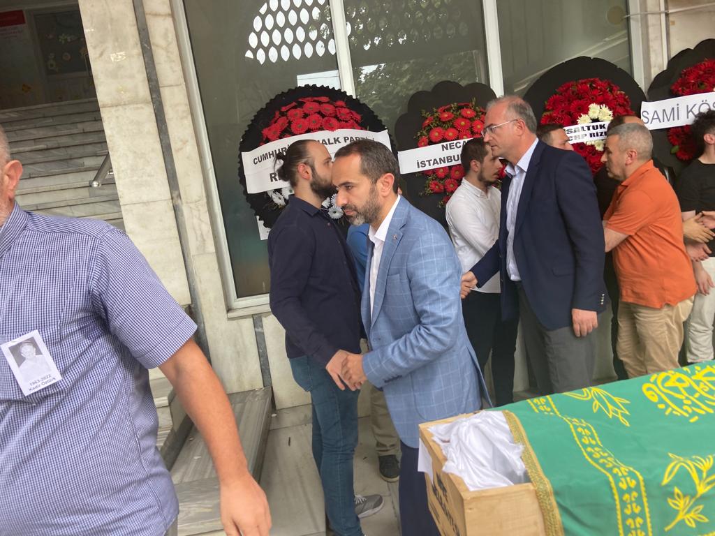 AKP il başkanı İshak Alim ve Belediye başkan yardımcısı Aydın Birsel cenazeye katıldı 