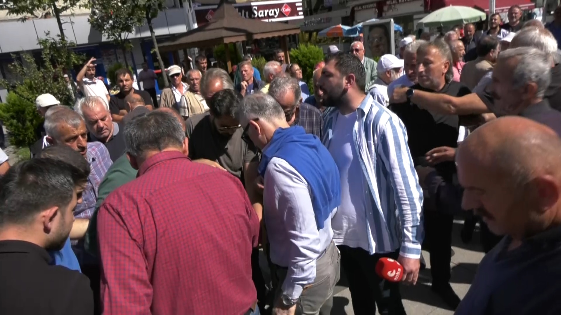 Çayeli’de AKP’nin Çay Kanunu’nu Protesto Eden CHP Rize İl Örgütüne Provokasyon (VideoHaber)