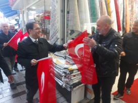CHP Rize İl Örgütü Cumhuriyet Bayramı Kapsamında Yurttaşlara Türk Bayrağı Dağıttı