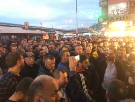 Çaykur işçileri kadro alamadıkları için Öz Gıda İş Sendikasını bastı (video haber)