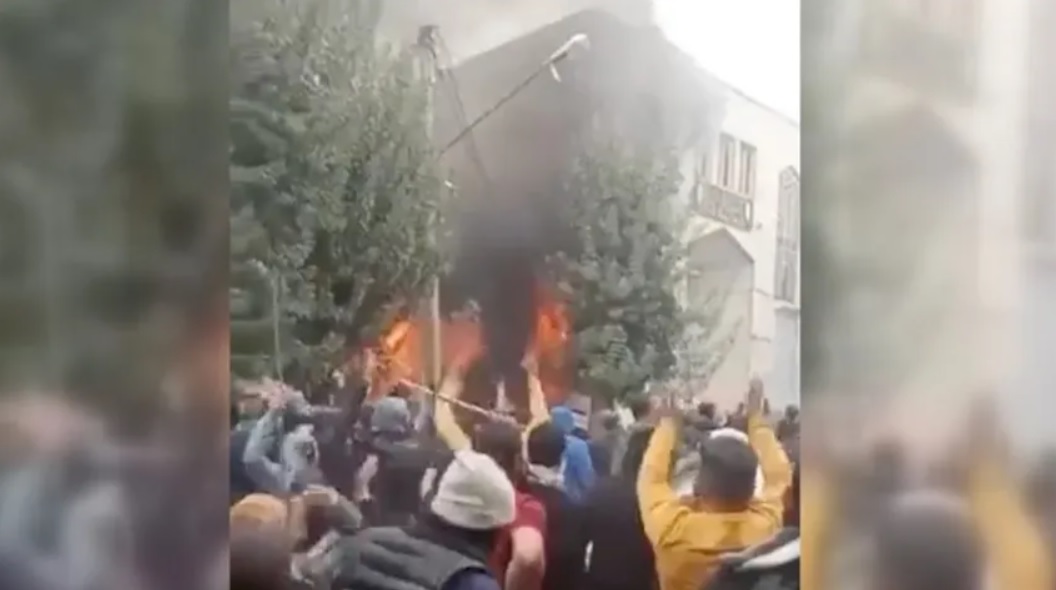 İran’da Humeyni’nin evi ateşe verildi iddiası