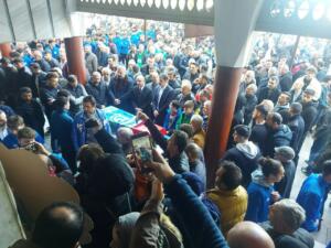Rize’de, üzerine kale direği devrilmesi sonucu ağır yaralanan ve tedavi