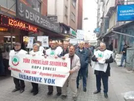 Hopalı Emekliler: “Emek Verdiğimiz Ülkemizde İnsanca Yaşamak İstiyoruz”