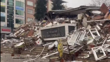 Adıyaman’da son durum: Belediye binası yıkıldı, 28 ölü