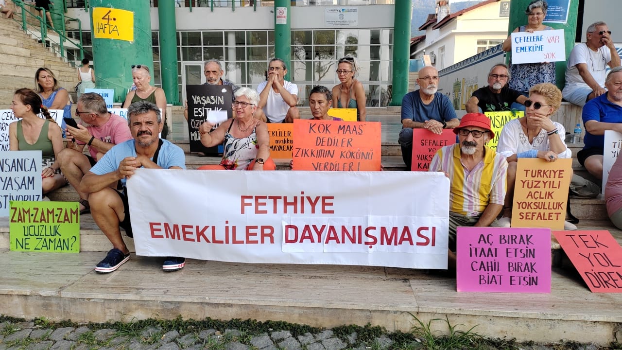 Fethiye emekliler Dayanışması alanları terk etmiyor