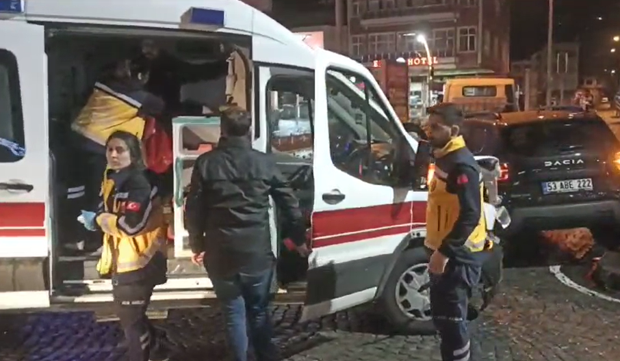 Rize’de acil hasta taşıyan Ambulans kaza yaptı