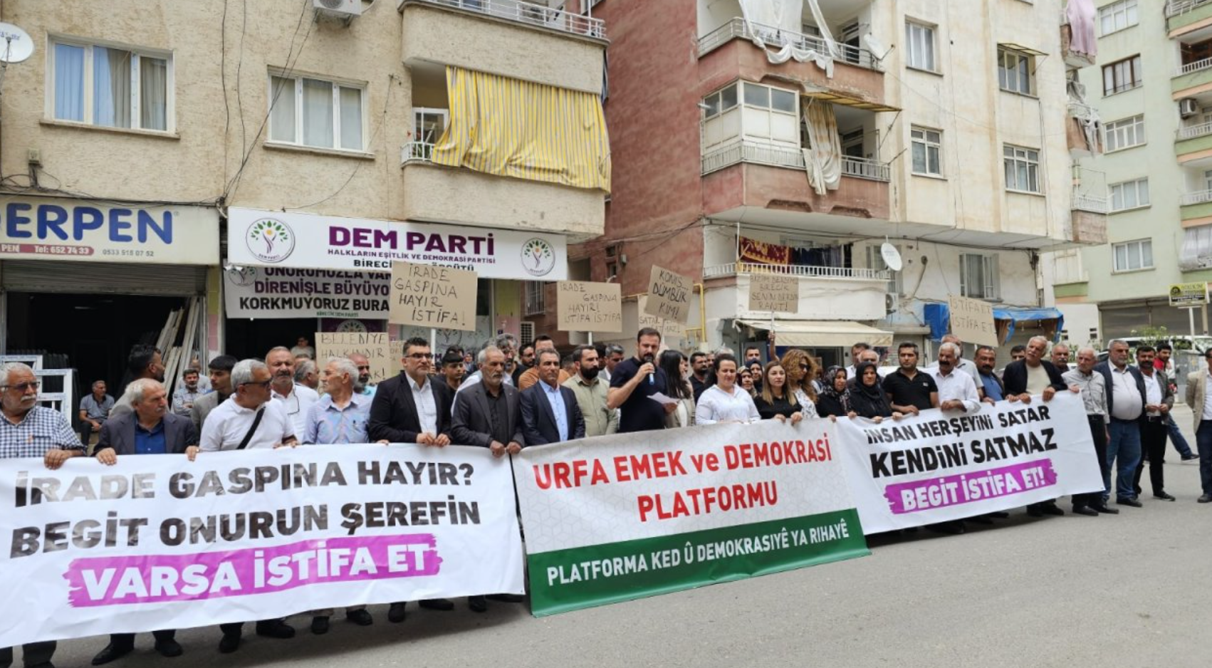 DEM Parti binasına saldırıya karşı protesto edildi