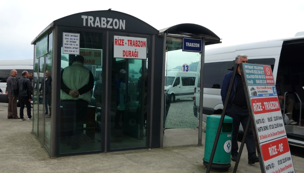 80 Minibüs Esnafı Trabzon’dan Rize’ye Gelen Korsan Taşımacılığı Protesto Etti