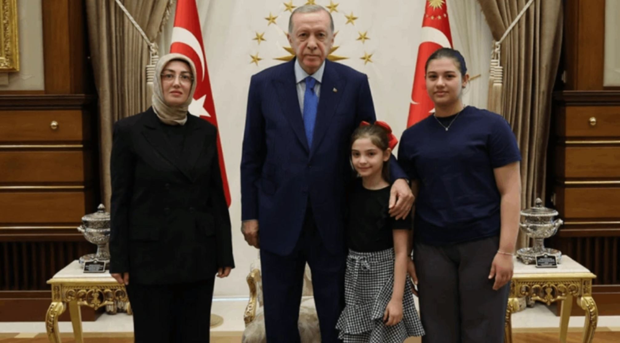 Ayşe Ateş,Cumhurbaşkanı Erdoğan ile yaptığı görüşmenin ardından””Beni ve kızlarımı gerçekten uzun uzun dinledi”