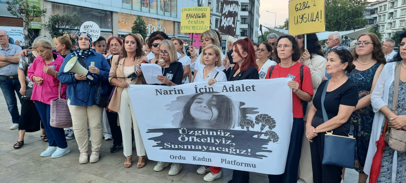 Ordu kadın platformu Narin için yürüdü “Çocuklarımıza Yönelik Şiddete Karşı Susmuyoruz”