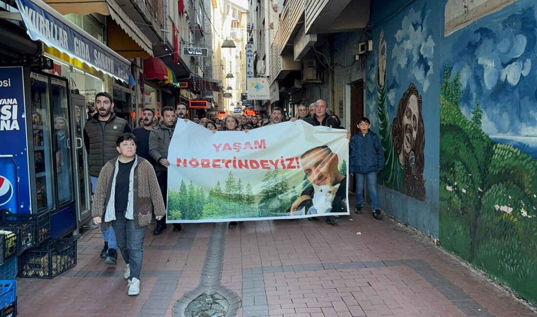 Hopalı yurttaşlar Reşit Kibar için yürüdü Polis engellemeye kalkıştı halk