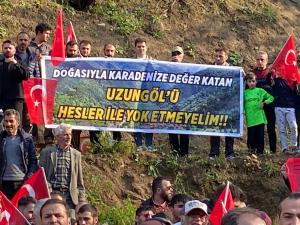 Uzungöl’de HES gerginliği firma Jandarma eşliğinde iş makinelerini getirdi muhtarlar