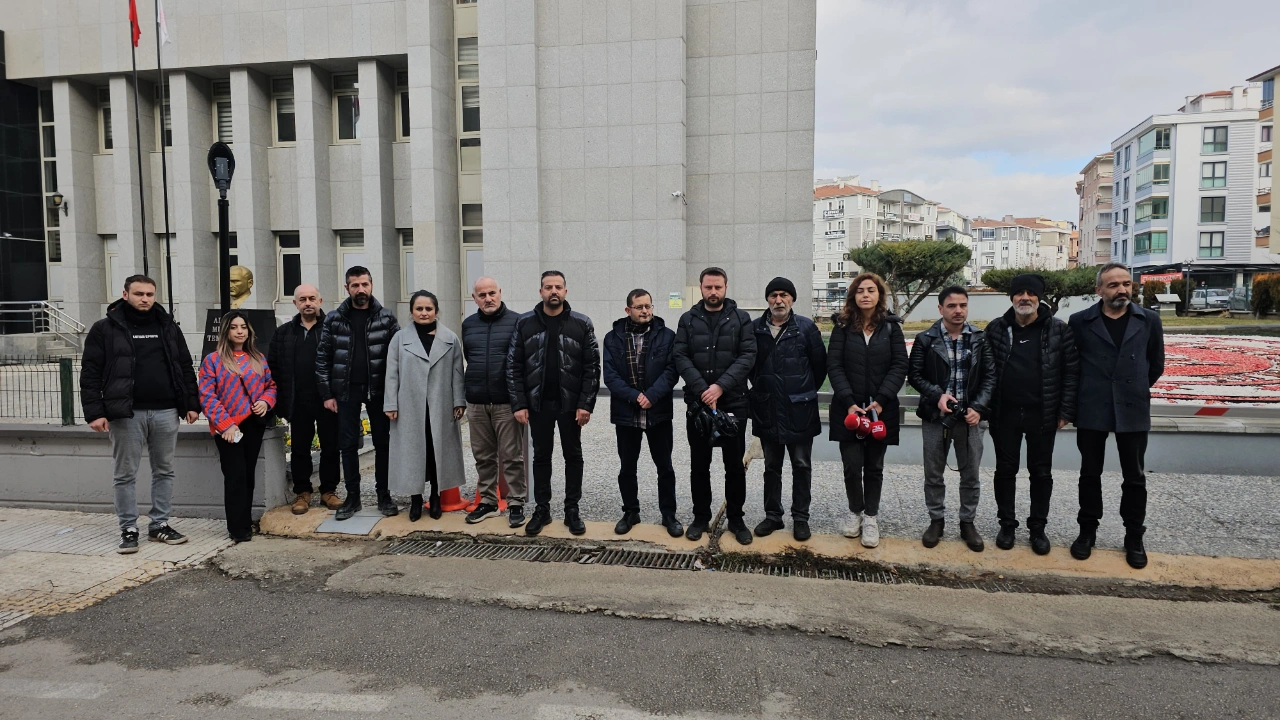 İYİ Parti Genel Başkanı Müsavat Dervişoğlu’nun Çorum ziyareti sırasında korumalarla