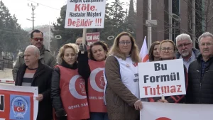 Sağlık emekçileri ülke genelinde yaptıkları açıklamada Sağlık Bakanlığı’na seslendi. Bakanlığı,