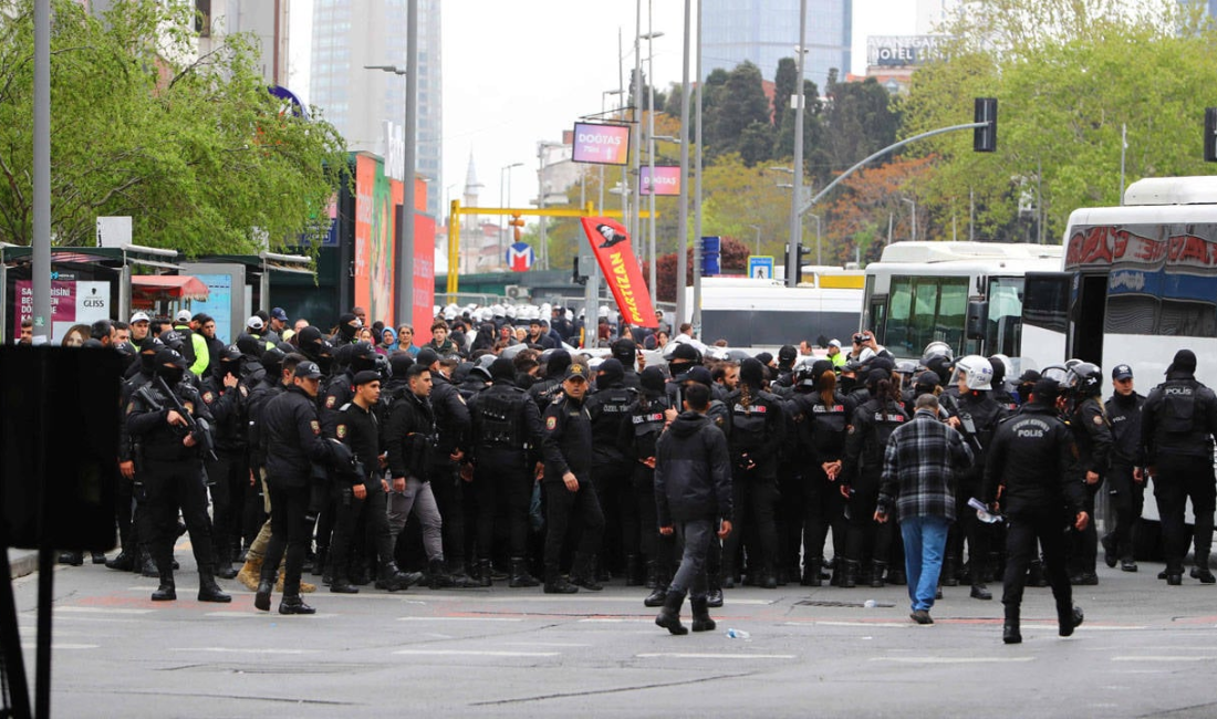 Mecidiyeköy’de toplanıp Taksim’e çıkmak için yürümek isteyen ve sert müdahaleyle