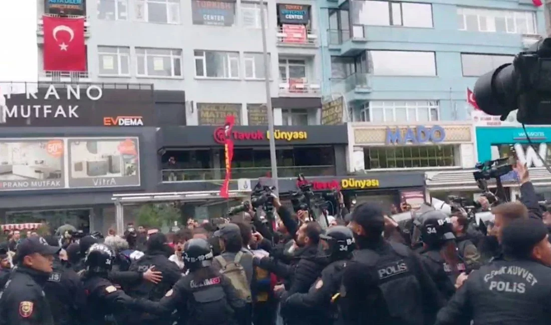 Mecidiyeköy’de toplanıp Taksim’e çıkmak için saat 10:30’da yürüyüşe geçen kitleye