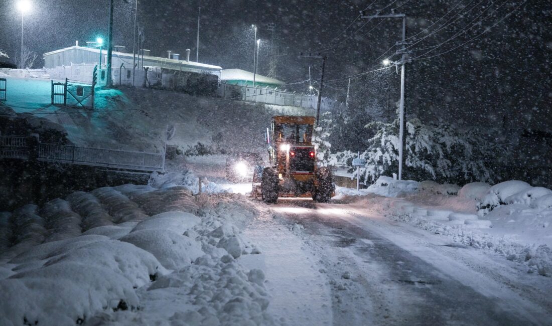 RİZE BELEDİYESİ KAR TEMİZLEME VE TUZLAMA ÇALIŞMALARINA DEVAM EDİYOR Rize’de
