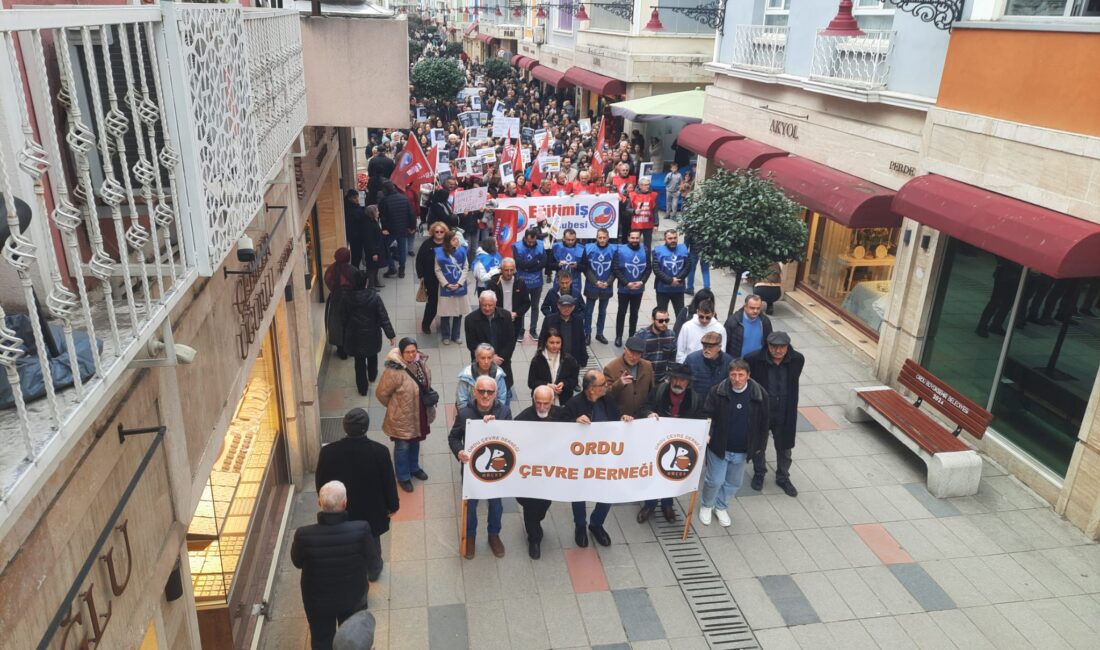 HABER:  Selda KARAFAZLI GÖRÜNTÜ: Coşkun ÖZBUCAK İstanbul Kadıköy Salı Pazarı’nda