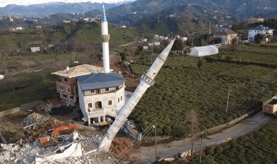 Özel Arazi Gerekçesiyle  Sahil  Köyü Camisi  yıkıldı O Anlar Kameralara