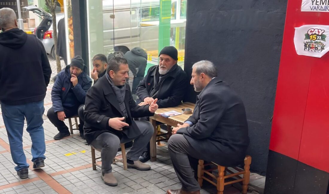 Saadet Partisi Rize Merkez İlçe Başkanı Mustafa Kalender ve beraberindeki