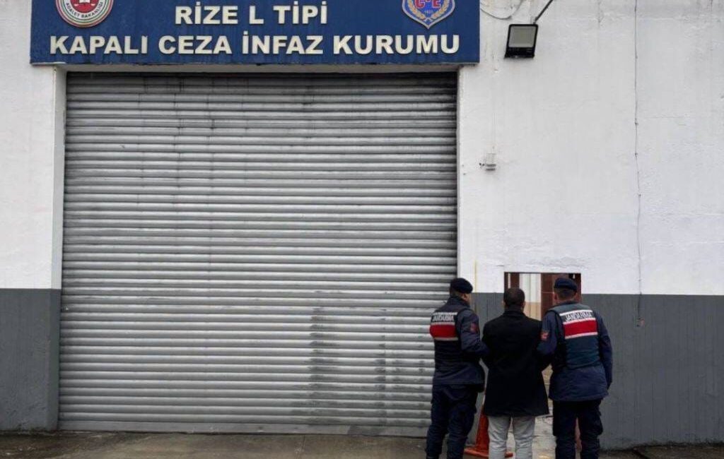 Çayeli’nde Aranan Hükümlü Yakalandı, Ruhsatsız Silah Operasyonunda 4 Tabanca Ele