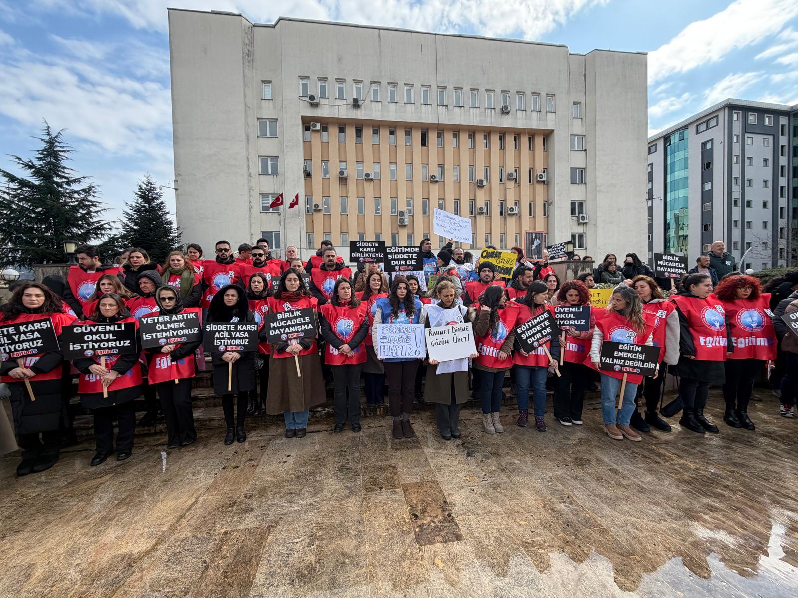 Öğretmen Katliamlarına Eğitim-İş Rize Şubesinden Sert Tepki : “Okullarda Ölmek