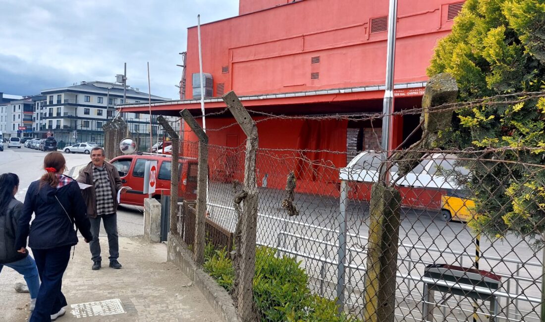 Emek Partisi Ordu’da Sagra Fabrikası işçilerine bildiri dağıtarak 1 Mayıs’a