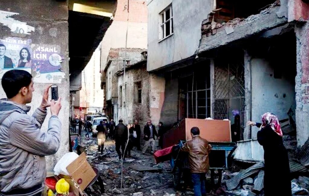 Gazeteci yazar Ahmet Külekçi Diyarbakır’da 10 yıl önce yaşanan Sur