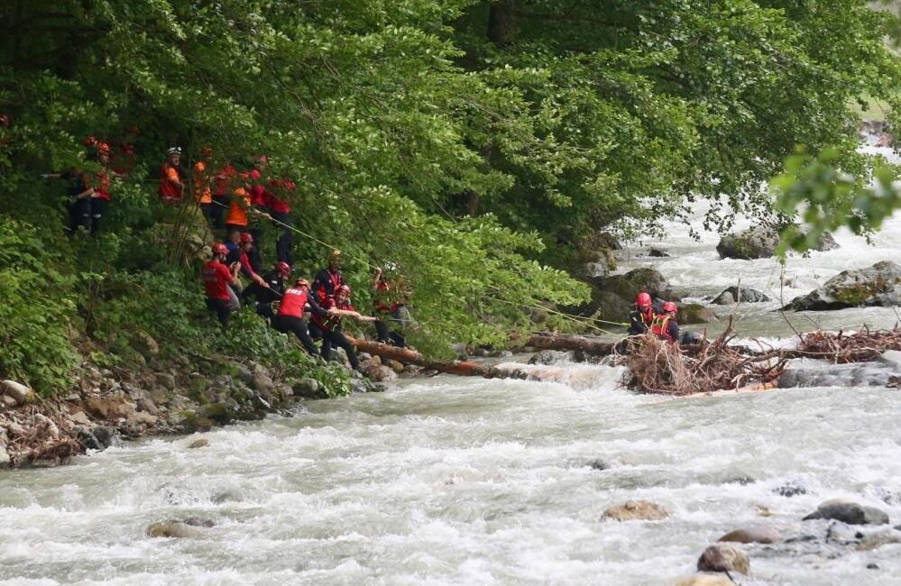 Haber. Gençağa KARAFAZLI (RİZE) – Rize’nin Çamlıhemşin ilçesinde kaybolan Volkan Civelekoğlu’nu