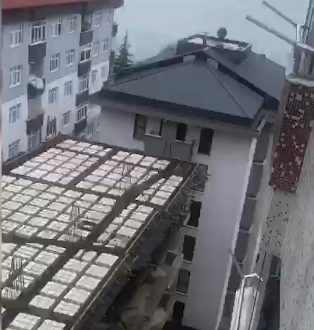 Özel- Haber: Selda KARAFAZLI (RİZE) – Rize Merkez Camiönü Mahallesi’nde