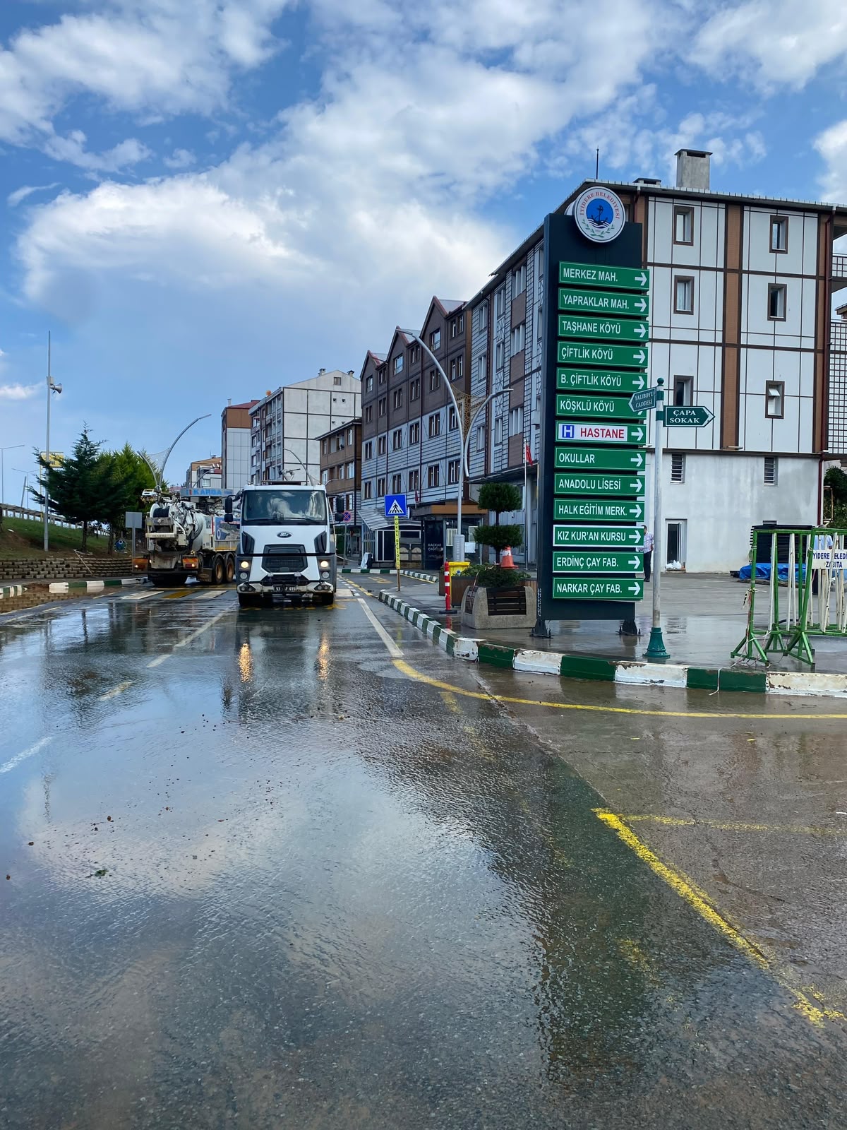 (RİZE)-Rize’de etkili olan yoğun yağışların ardından meydana gelen sel ve