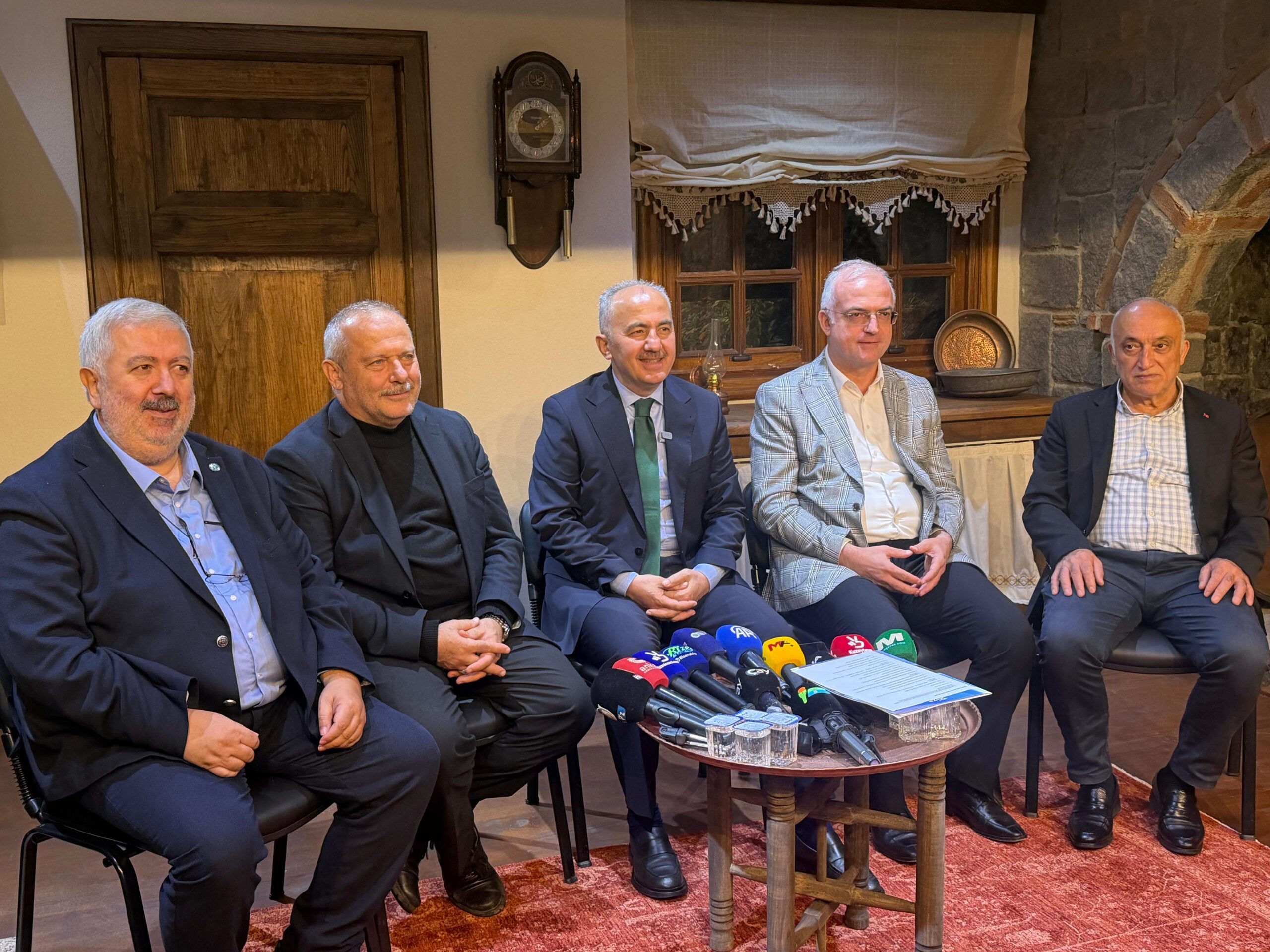 HABER:GENÇAĞA KARAFAZLI KAMERA:ÖZLEM EMİR Rize Belediye Başkanı Rahmi Metin, basın