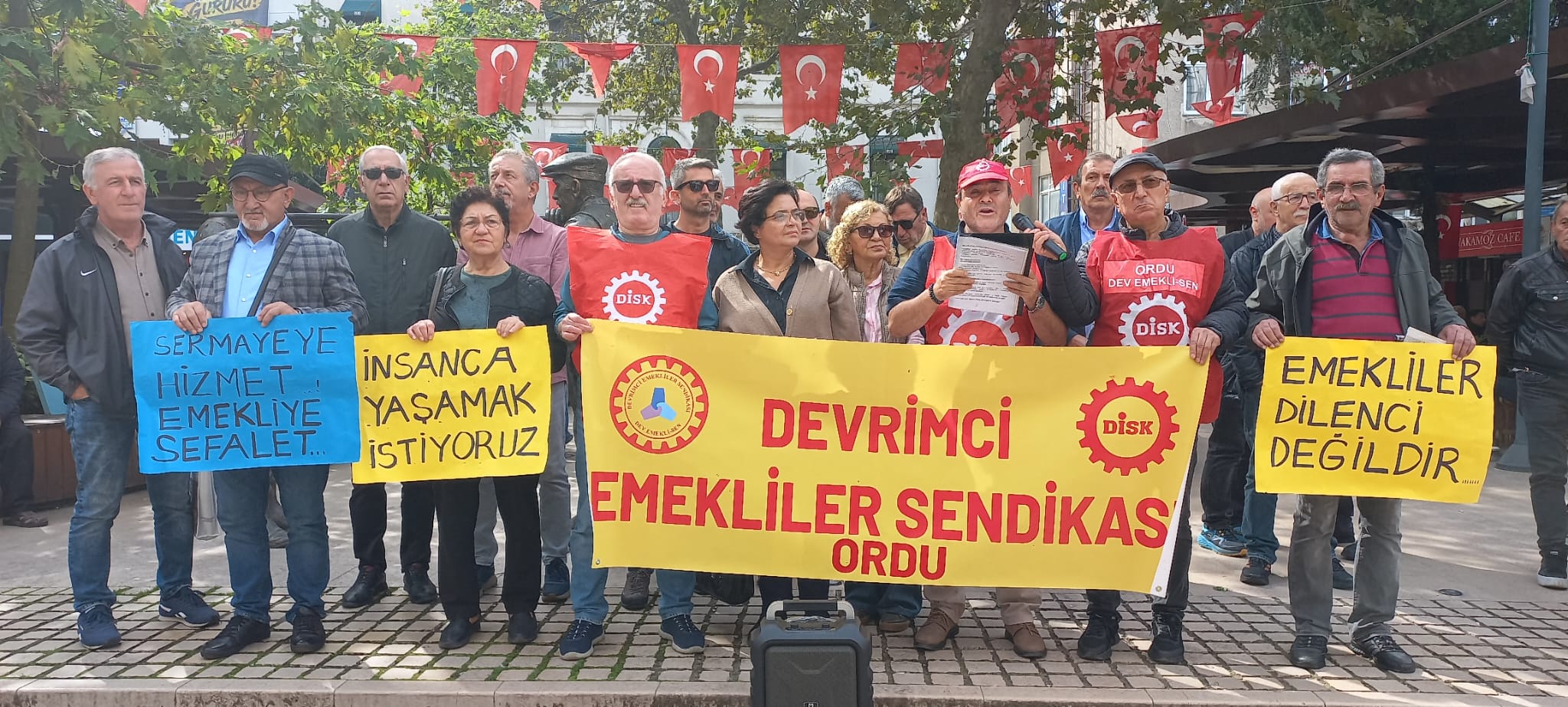 DEV EMEKLİ SEN, “EMEĞİMİZİ, ONURUMUZU ÇALDIRMAYACAĞIZ!” HABER:COŞKUN ÖZBUCAK Devrimci Emekli